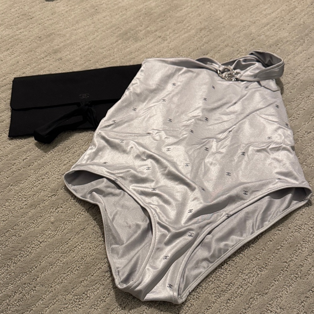 CHANEL Silver CC Logo Swim/body Suit - Size 42 - Picture 14 of 15